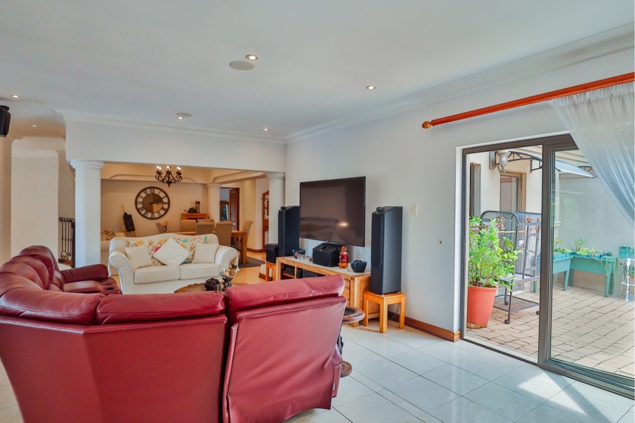 5 Bedroom Property for Sale in Xanadu Eco Park North West